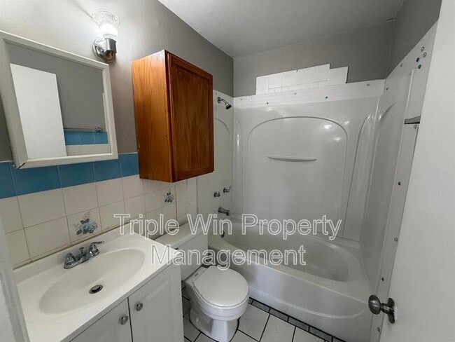 Building Photo - 300 Brackleigh Ln