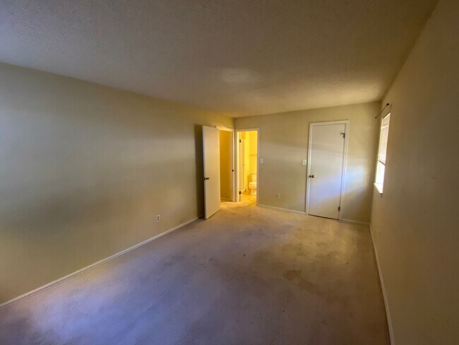 Building Photo - 848 Tenderfoot Hill Rd
