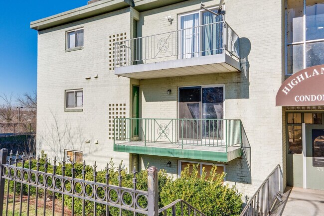 Building Photo - 450a Condon Terrace SE