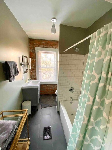 Building Photo - 35 Latta Ave