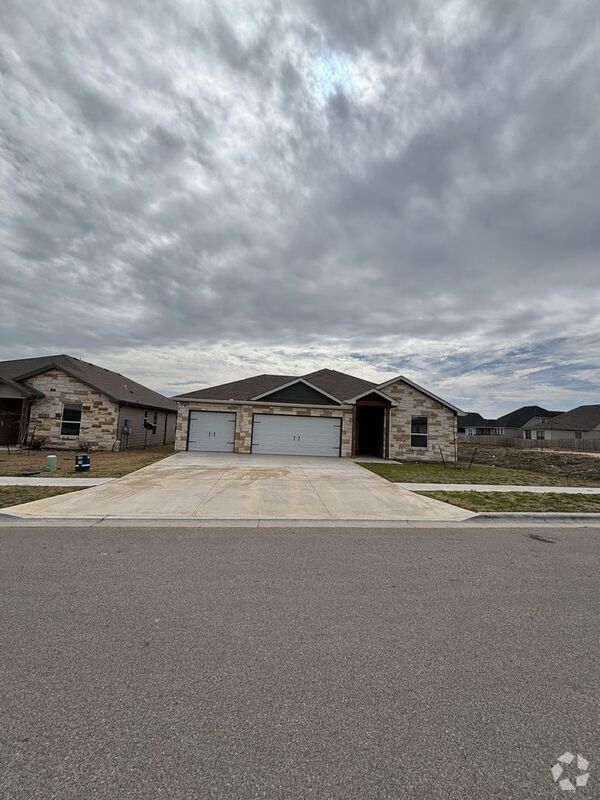 Building Photo - 8515 Glade Dr