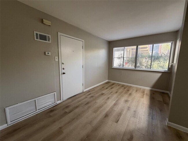 Building Photo - 3304 Red River St