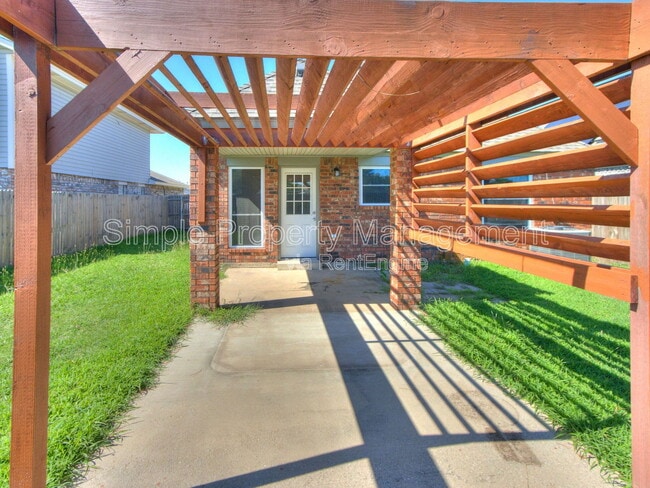 Building Photo - 1603 SW 23rd St