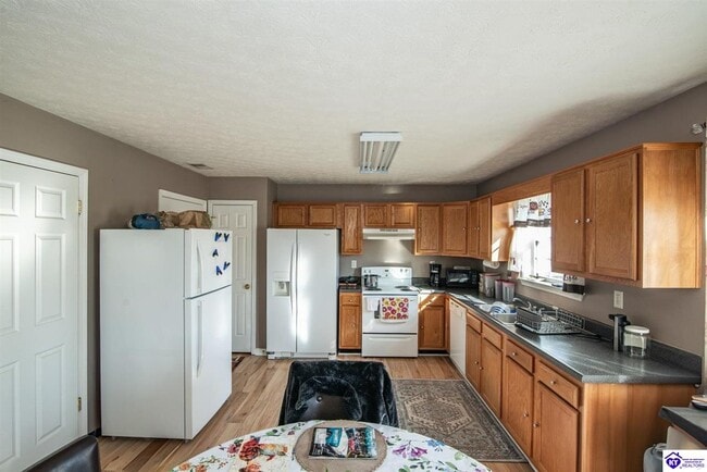 Building Photo - 520 University Dr