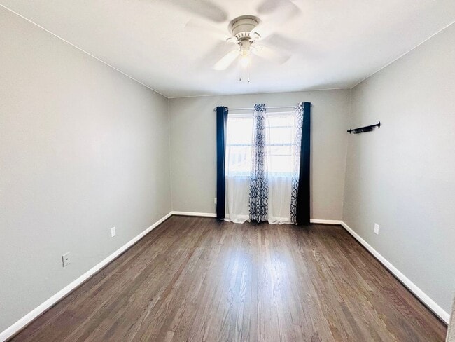 Building Photo - Spacious 4-bedroom, 2.5-bath home in Virginia Beach