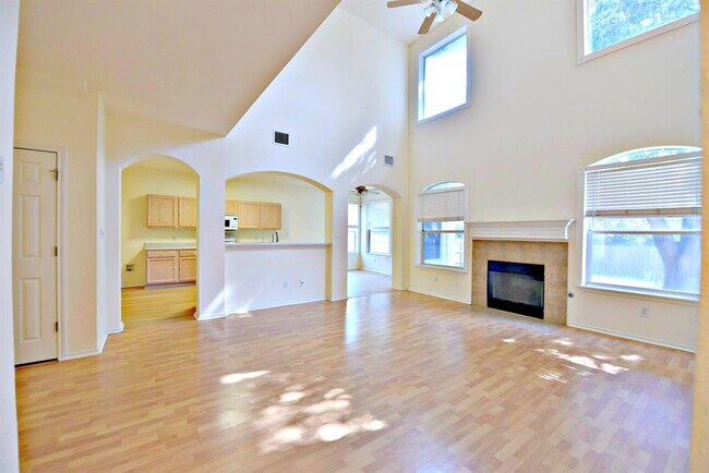 Building Photo - 4220 N Summercrest Loop