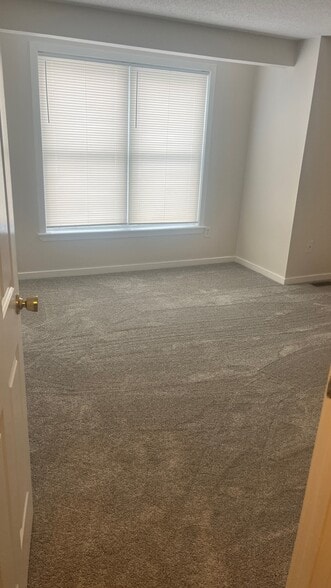 Building Photo - 10 Groton Rd