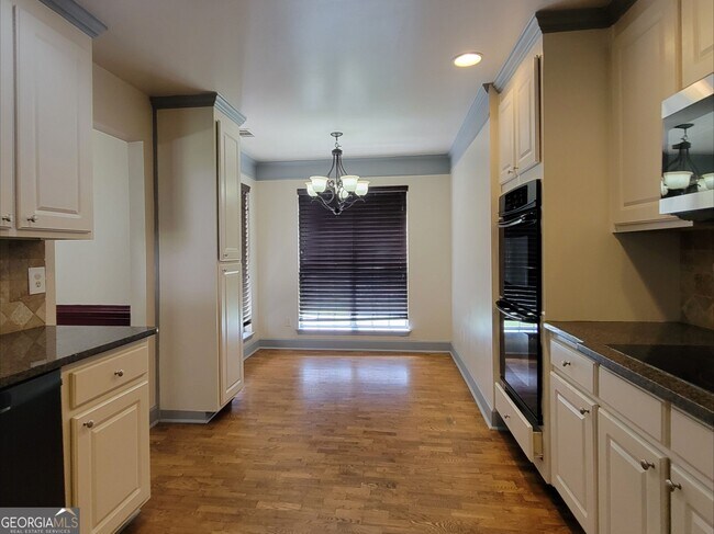 Building Photo - 516 Oxford Ridge