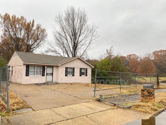 Primary Photo - 424 Deerskin Dr