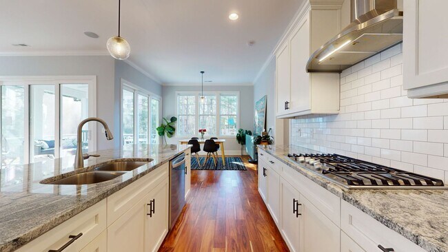 Building Photo - Luxury Home in gated Hampstead Community