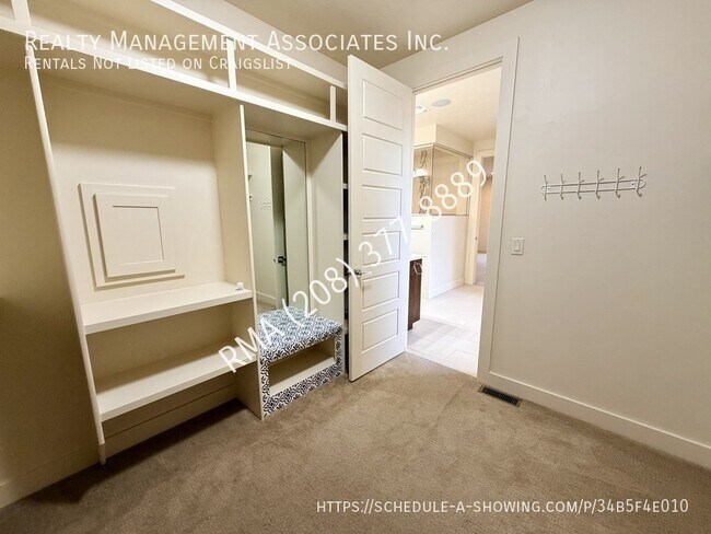 Building Photo - 2552 E Boise Ave