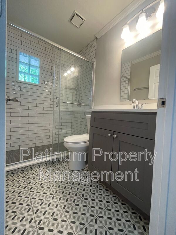 Building Photo - 3485 Maplehurst Dr