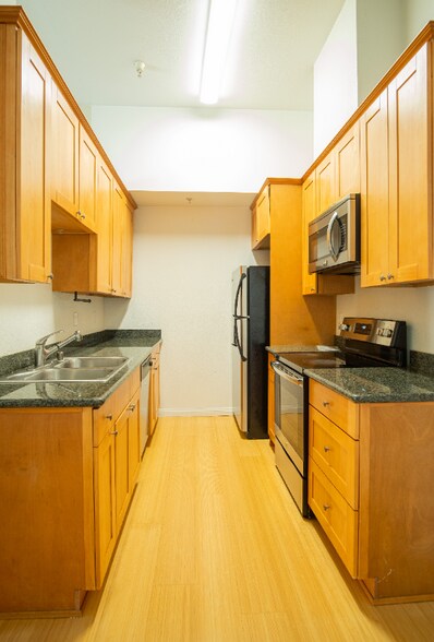 Building Photo - 2491 Creekside Ct