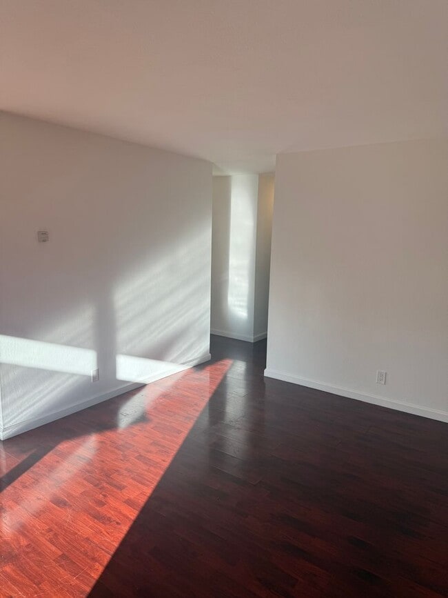 Building Photo - Charming 2-Bedroom Condo in Prime Walnut C...