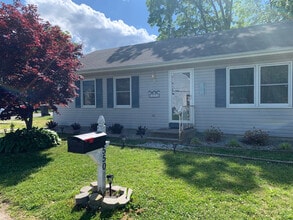 Building Photo - 550 Roosevelt Ave