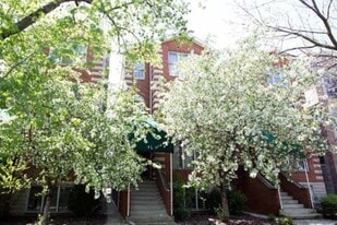Building Photo - 918 N Paulina St