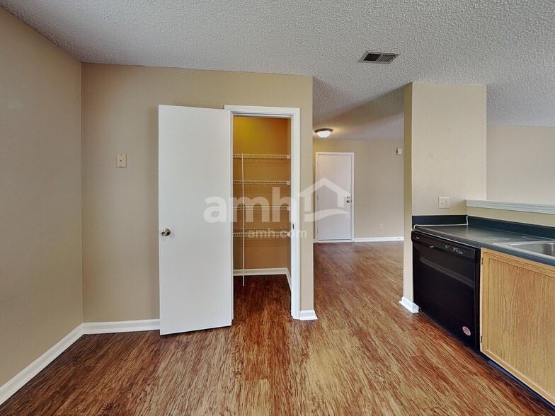 Building Photo - 7588 Hollow Reed Ct