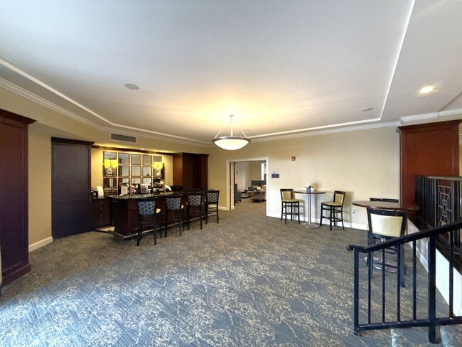 Building Photo - Fifth & Poplar - T.R. Lawing Realty Property