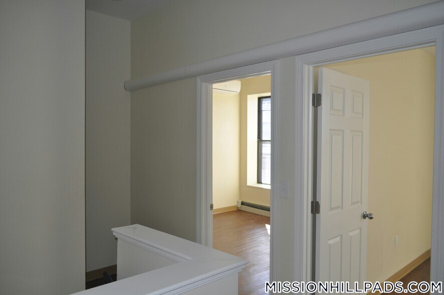 Building Photo - 13 Ruggles St