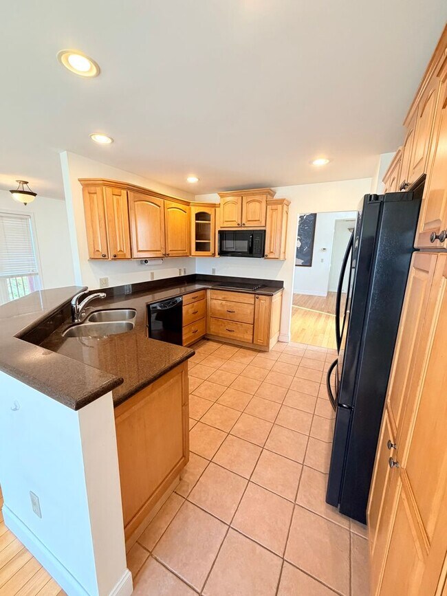 Building Photo - Spacious 3 Bed, 3.5 Bath Home - Convenient Mars Hill Location