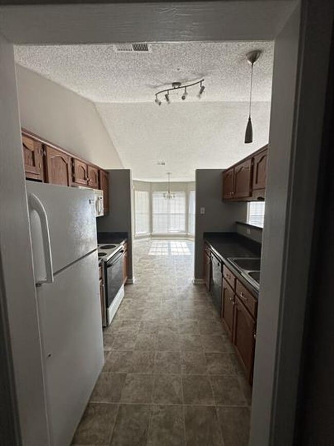 Building Photo - Charming 3-Bedroom Home in Cordova – Styli...