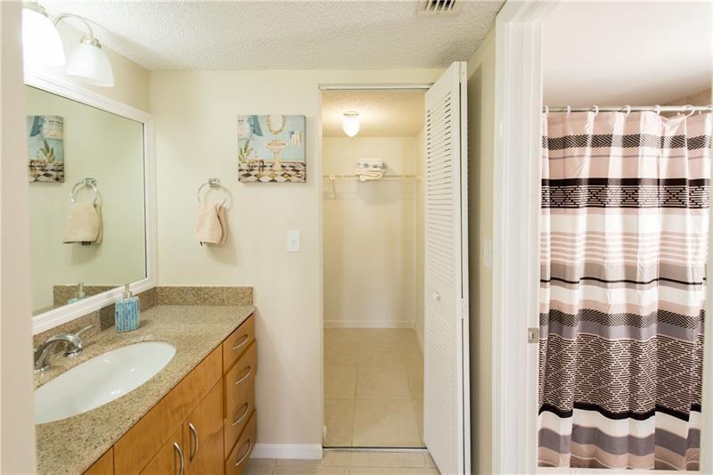 Building Photo - 301 Olivewood Pl