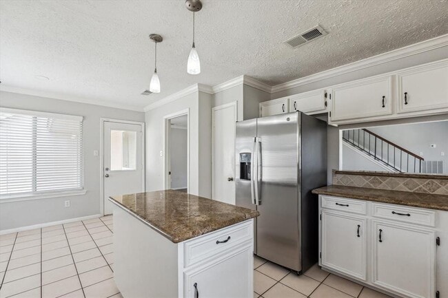 Building Photo - 22831 Rangeview Dr