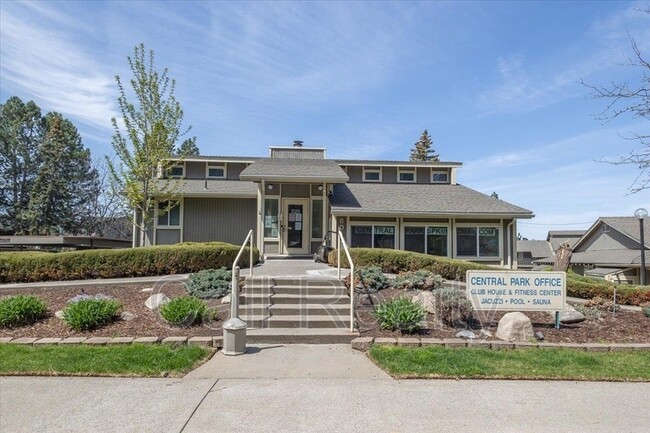Building Photo - 6017 E 6th Ave