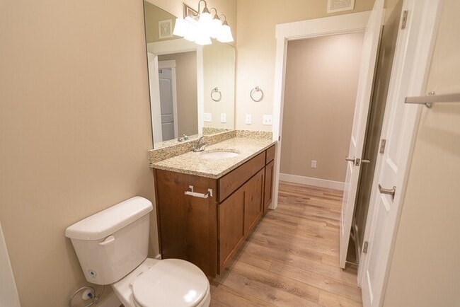 Building Photo - Beautiful Middle Floor Condo in Springville