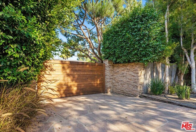 Building Photo - 6644 Wildlife Rd