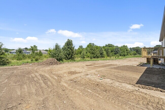 Building Photo - 655 E Forest St