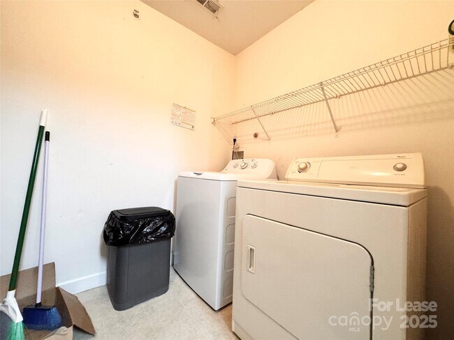 Building Photo - 10626 Hill Point Ct