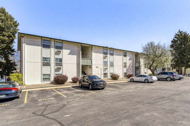 Building Photo - 2120 S Vaughn Way