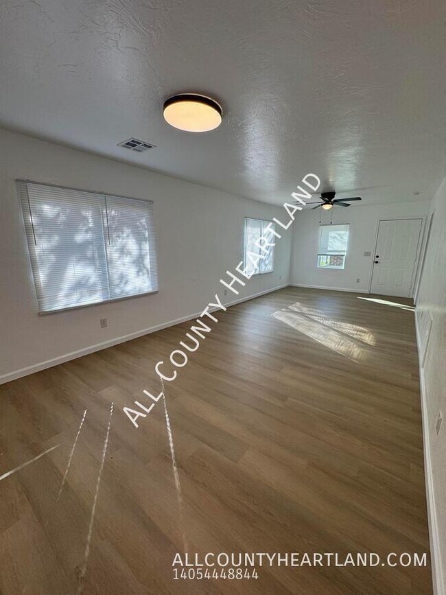 Building Photo - 1700 N Kelham Ave