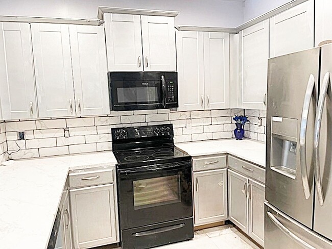 Building Photo - Spacious 4BR/2.5BA Townhome in Morrow, GA