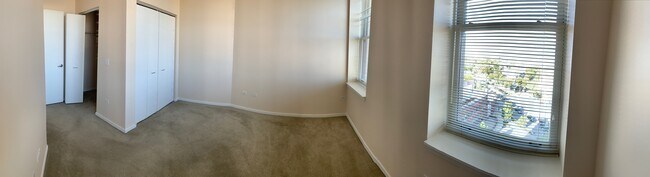 Building Photo - 3414 W Diversey Ave