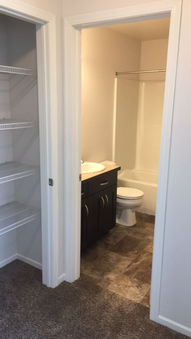 Building Photo - 3 Bed 3 Bath Twin Home