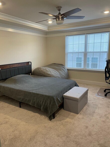 Building Photo - 1235 Greylock Ln