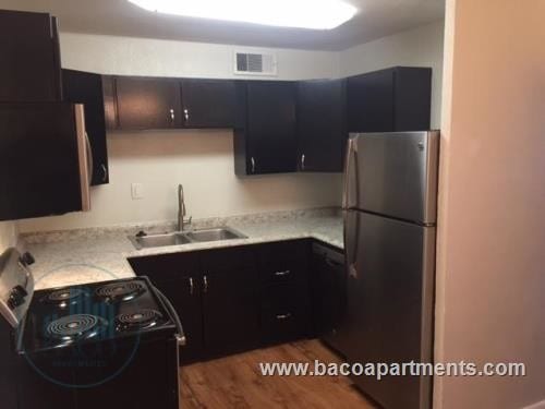 Building Photo - Oak View Apartments