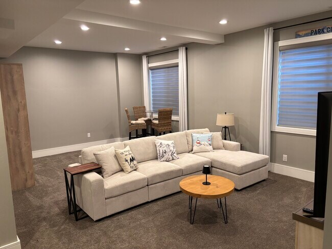 Building Photo - 532 W Heritage Way