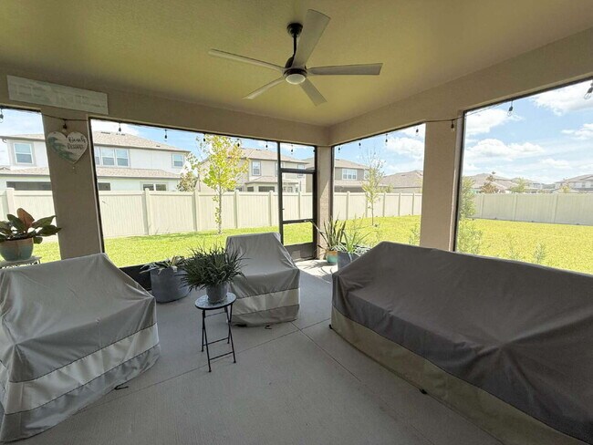 Building Photo - "Charming 3-Bed Oasis with 2 Full Baths in...