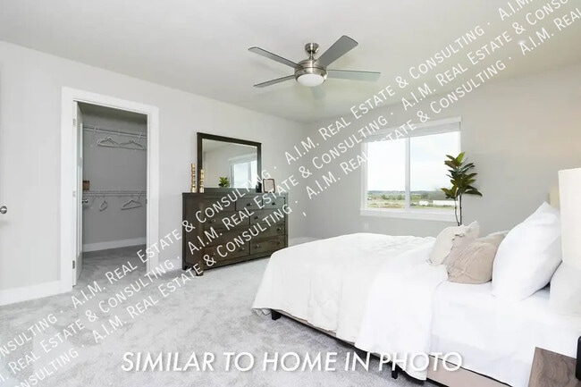 Building Photo - 217 NE Crossing Oaks Ln