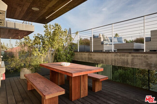 Building Photo - 533 Grand Blvd