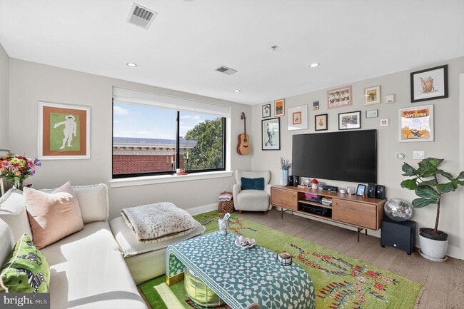 Building Photo - 1634 14th St NW