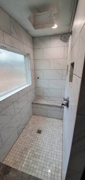 Building Photo - 15865 Shatterway Ln