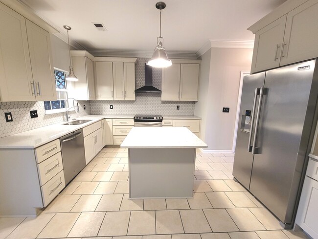 Building Photo - Stunning four bedroom in Charleston National on large lot - Mt. Pleasant