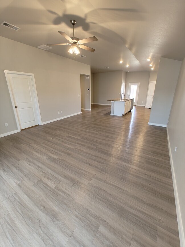 Building Photo - 3 bed 2 bath in Lone Star Trails!