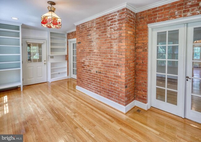 Building Photo - 6912 Oakridge Ave
