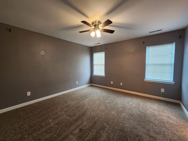 Building Photo - 208 Lockwood Ct