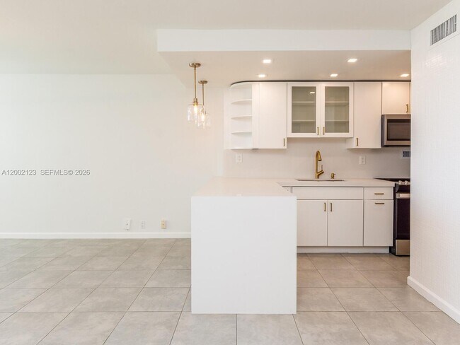 Building Photo - 1000 West Ave